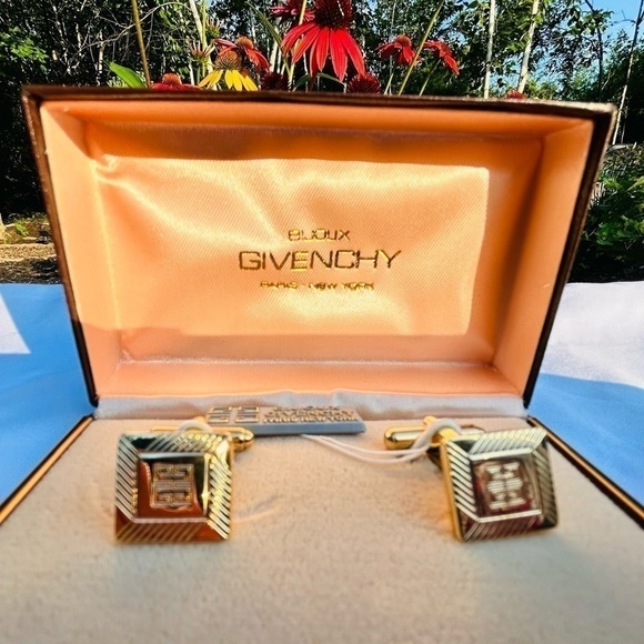 GIVENCHY Gold Colored Cuff Links - Picture 2 of 9